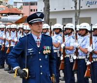 Comandante da Epcar em solenidade (Foto: suboficial Leopoldo e sgt Domingos/Epcar)