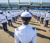 Mulher da Academia de Força Aérea (AFA) de costas (Foto: Divulgação)