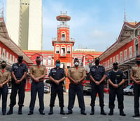 Servidores da PMERJ e CBMERJ na sede do Corpo de Bombeiros (Foto: CBMERJ)