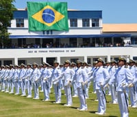 Marinheiros perfilados (Foto: Divulgação)