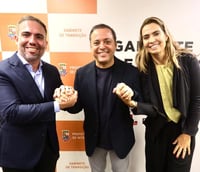 Novo presidente da Nittrans RJ com o prefeito e a vice de Niterói RJ (Foto: Luciana Carneiro/Prefeitura de Niterói RJ)